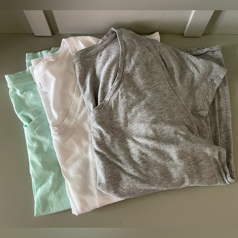 GAP V-Neck T-shirt Large Tall